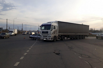 В Тольятти грузовик снес Daewoo, пострадала девушка