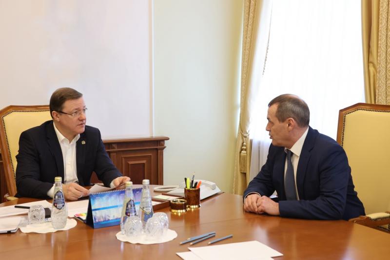 Губернатор Дмитрий Азаров встретился с претендентом на пост главы Отрадного Александром Мецкером
