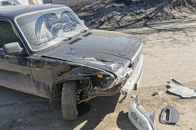 В Самаре "Жигули" на Рыльской влетели в припаркованный "Лифан"