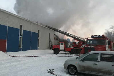 В Тольятти ликвидировали крупный пожар в ангаре с резинотехническими изделиями