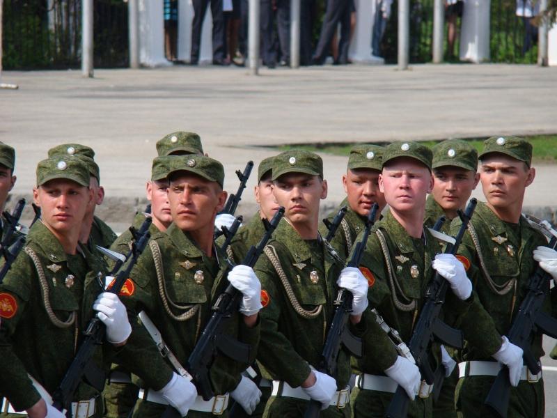Российских призывников хотят обязать самостоятельно приходить в военкомат