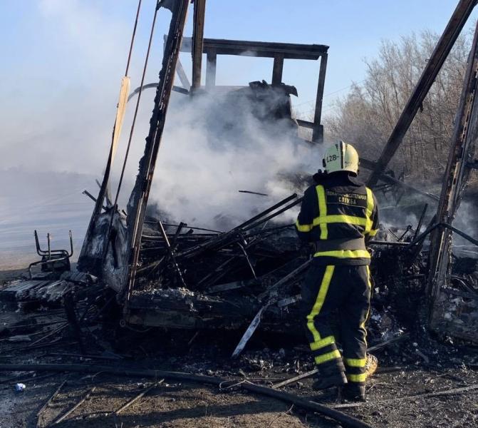 В Самарской области 16 апреля на трассе загорелась фура с бытовой техникой 