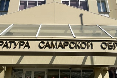 В Сызрани горожанин оскорбил сотрудника пункта выдачи товаров и бросил в него телефон