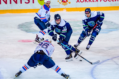 Хоккейная "Лада" потерпела третье поражение в сезоне
