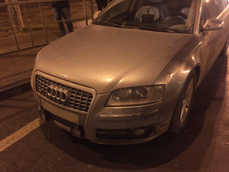 В Самаре на ул. Демократической водитель Audi S8 на пешеходном переходе сбил женщину с 5-летним ребенком