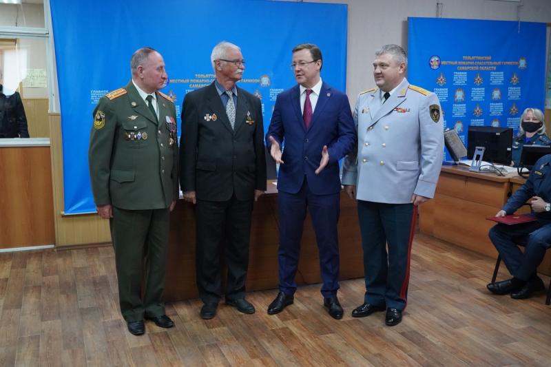 Дмитрий Азаров в Тольятти лично поздравил пожарных с профессиональным праздником