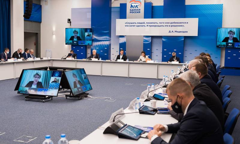 Дмитрий Азаров вошел в состав Комиссии "Единой России" по образованию и науке