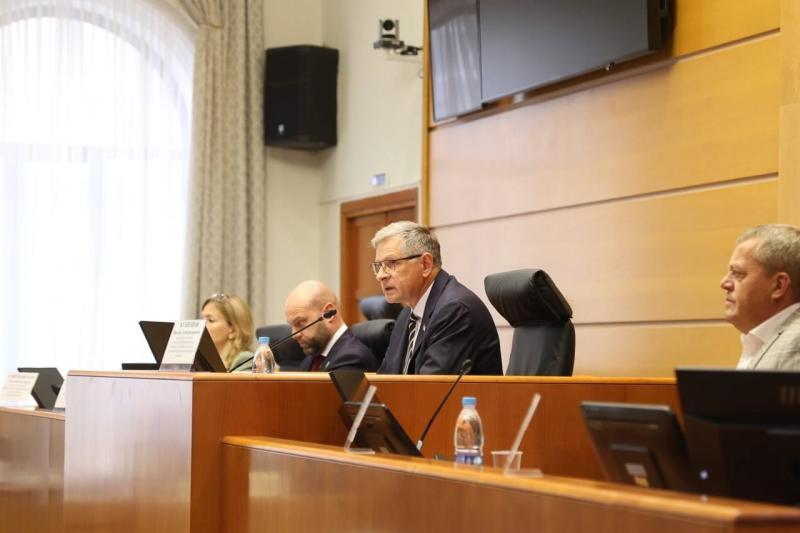 Профицит средств и поддержка социальной сферы: в губдуме отчитались об исполнении бюджета за 2024 год