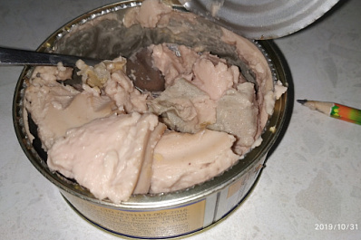 Консервы с сюрпризом: в Тольятти мужчина купил бумажную рыбу