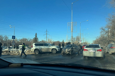 Трое в больнице: в Самаре на Ново-Садовой столкнулись Toyota и LADA