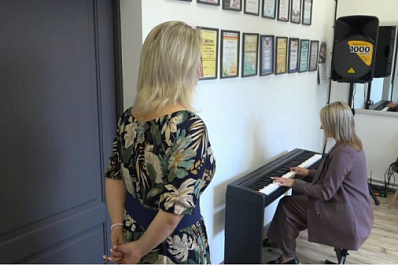 Жительница Новокуйбышевска благодаря господдержке открыла собственную студию вокала