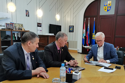 Глава Тольятти обсудил вопросы дружбы между народами с руководителем Лиги азербайджанцев