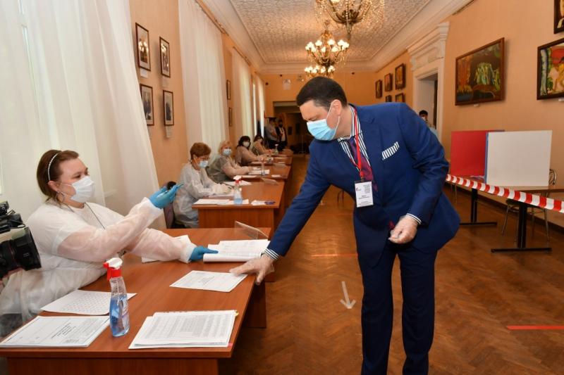 Глава регионального избиркома проголосовал по поправкам в Конституцию РФ