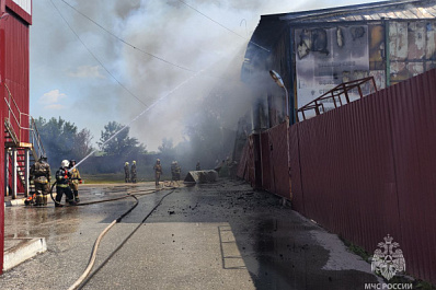 В Самаре горит мебельный цех на Заводском шоссе