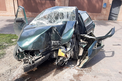 В Самаре на Ново-Садовой водитель влетел в столб и погиб