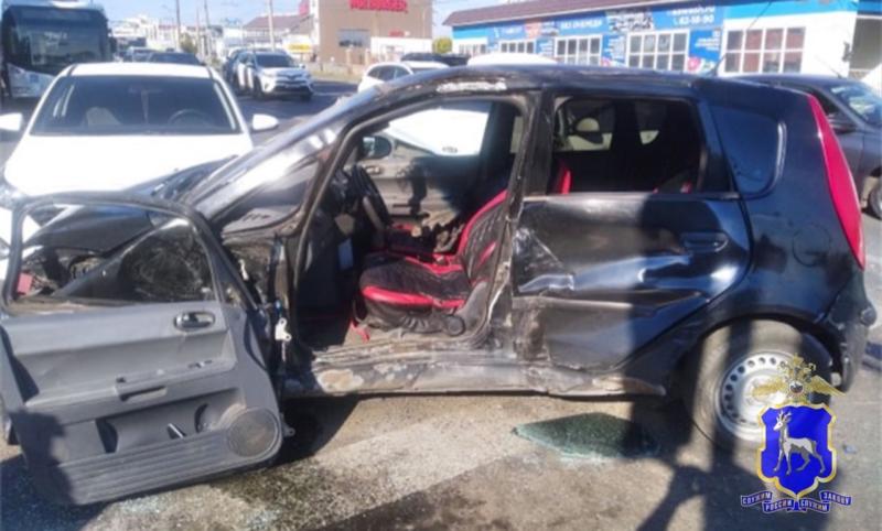 В Тольятти 89-летний водитель иномарки спровоцировал массовое ДТП на перекрестке