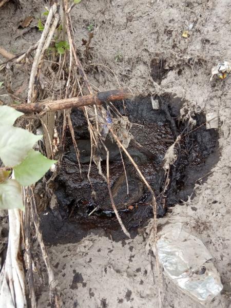 Неизвестные вылили в реку Самару мазут