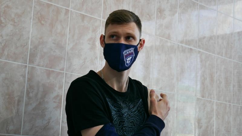 Волейболист "Новы" Денис Шенкель призвал спортсменов защитить близких от коронавируса