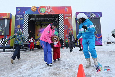 В "Олимпийской Деревне" у "Самара Арены" прошли показательные выступления фигуристов