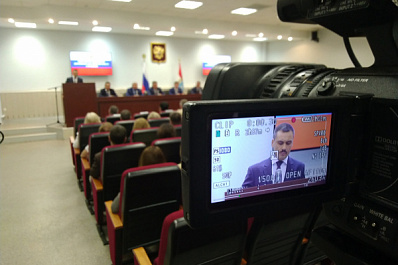 Дмитрий Азаров представил Сергея Каплина коллективу Арбитражного суда региона