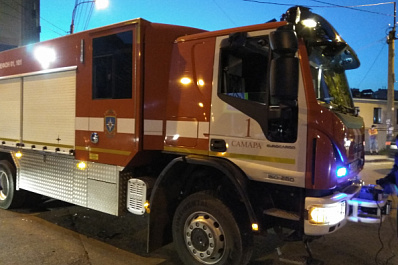 В Самаре ночью загорелись Mercedes и Toyota Land Cruiser