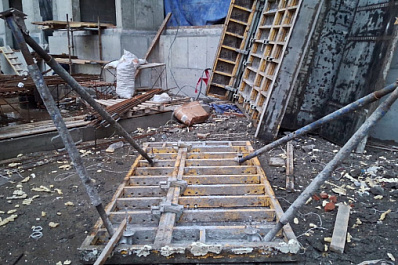 В Самаре рабочего насмерть придавило на стройке