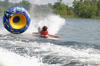 В Самарской области 19-летняя девушка сломала позвоночник на водном аттракционе