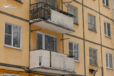 Жители пятиэтажки на Революционной в Самаре пытаются избавиться от последствий затопления подвала