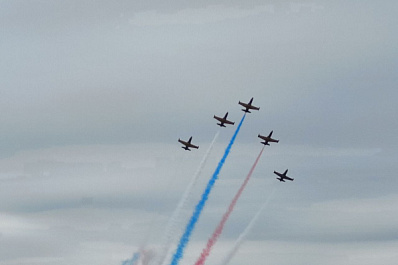 В небе над самарской набережной 10 мая выступила пилотажная группа 