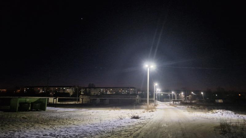 В Чапаевске на улице Толстого установили освещение и благоустроили дорогу 