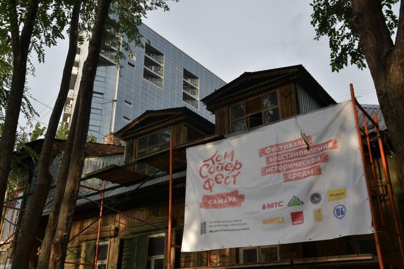 Дмитрий Азаров присоединился к волонтерам на "Том Сойер Фесте"