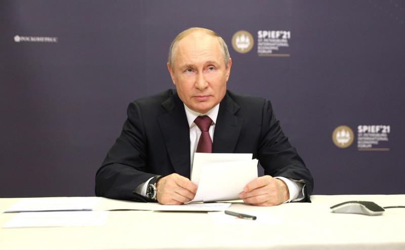Владимир Путин заявил о выходе страны из сложной экономической ситуации