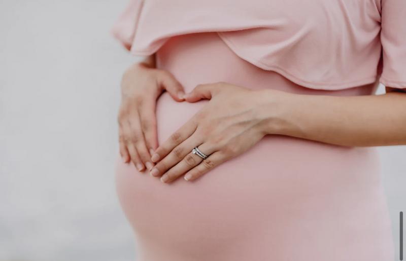 Будущим мамам на заметку: какие косметические процедуры противопоказаны беременным