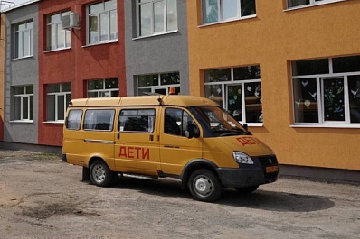 В Красноярском районе школа получила новый автобус для перевозки детей