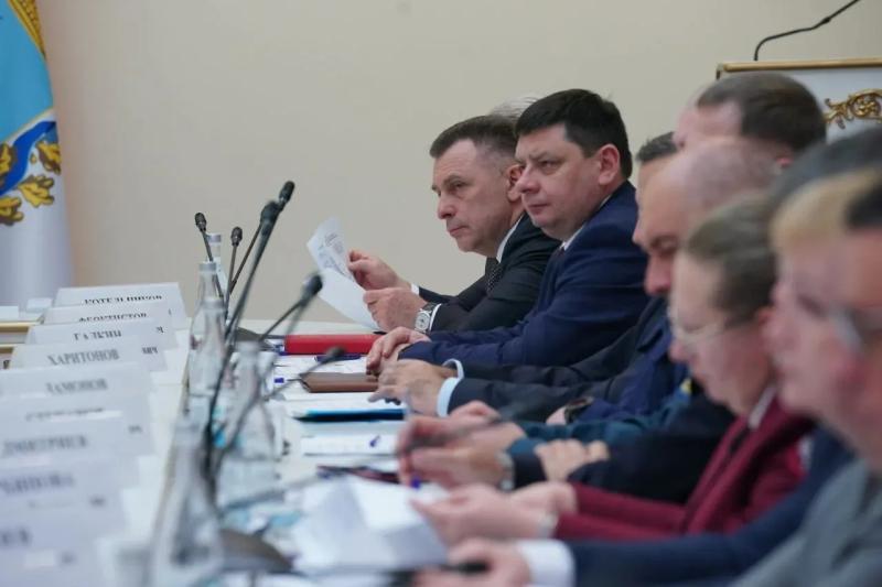 Налоговые изменения, вакцинация против гриппа, проверка ТФОМС и исполнения программы КРСТ: поручения Вячеслава Федорищева по итогам оперативного совещания Правительства