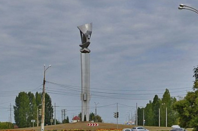 Николай Ренц хочет сохранить исторический символ Тольятти, выкупив стелу "Ладья"