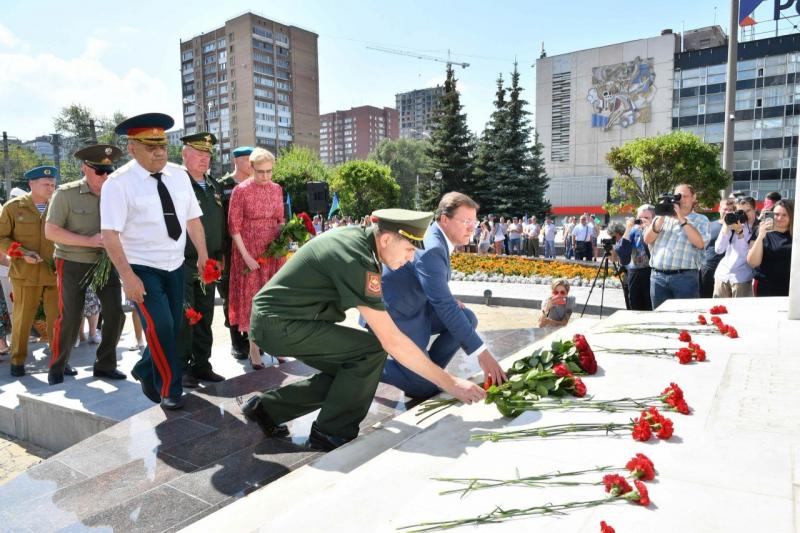 Дмитрий Азаров: "Десантники, как и защитники других войск, встали на защиту наших идеалов, всего, что нам дорого и свято"