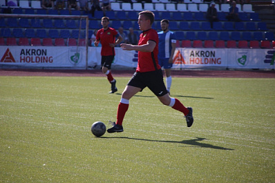 Футболисты из Отрадного и Сызрани лидируют в чемпионате области 