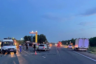 На трассе в Самарской области в ДТП с Peugeot и мотоциклом погибли два человека