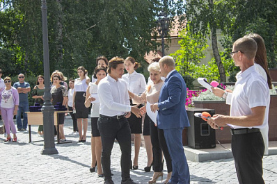 В Сызрани школьникам вручили 95 золотых медалей 