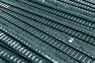 В ПФО тепловоз снес отечественную легковушку