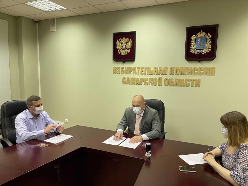 Самарский облизбирком принял документы для регистрации от кандидата в депутаты Андрея Трифонова