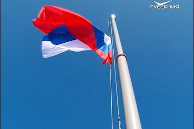 Кто имеет право поднимать флаг России