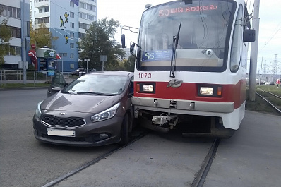 Перед матчем на Самара Арене скоростные трамваи встали из-за ДТП