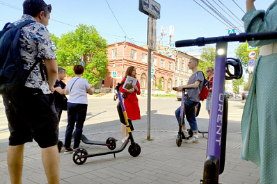 К Головкину на самокатах: градозащитники протестировали новый формат экскурсий