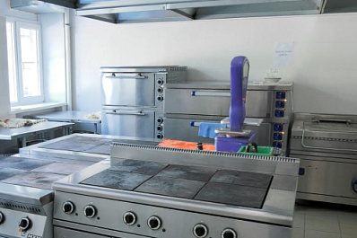 Самарцы ремонтируют детский сад в городе Снежное