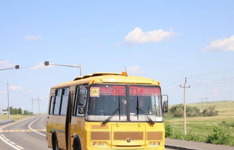 В двух районах Самарской области начали укладывать асфальт на школьном маршруте