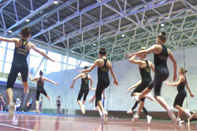 Члены сборной региона по спортивной аэробике готовятся к выступлению на Гимнастраде