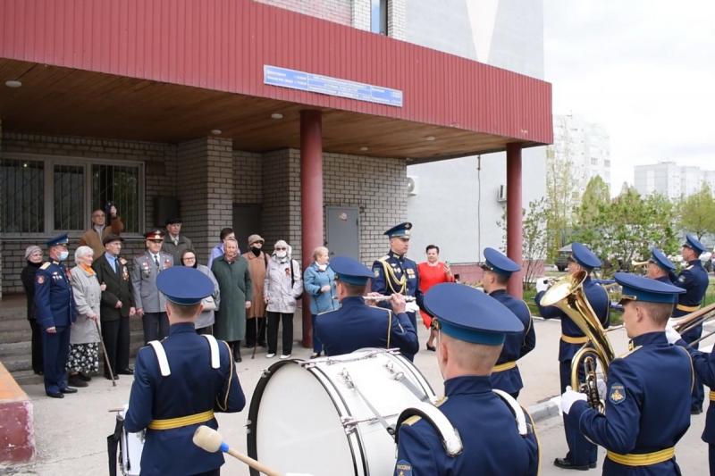 В Самарской области военные устроили для ветеранов мини-концерты в честь Дня Победы