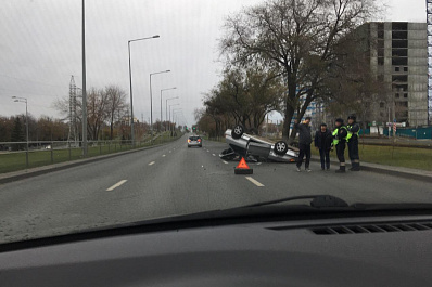 Встала на крышу: на Ново-Садовой в Самаре перевернулась Лада